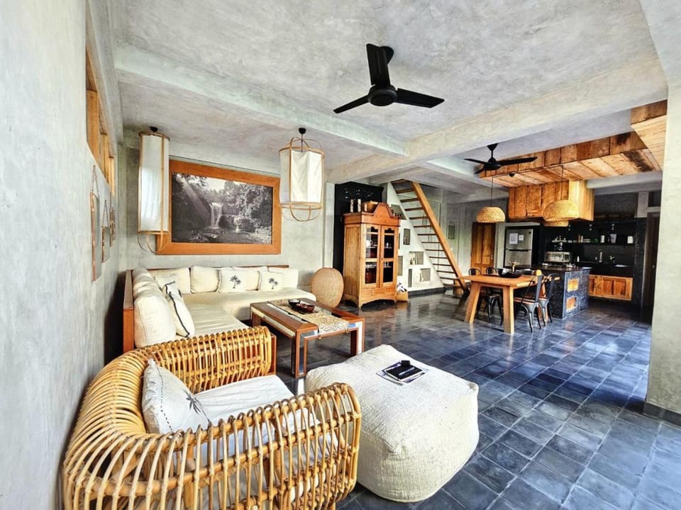 Kitchen or kitchenette, Living room, Seating area, Dining area