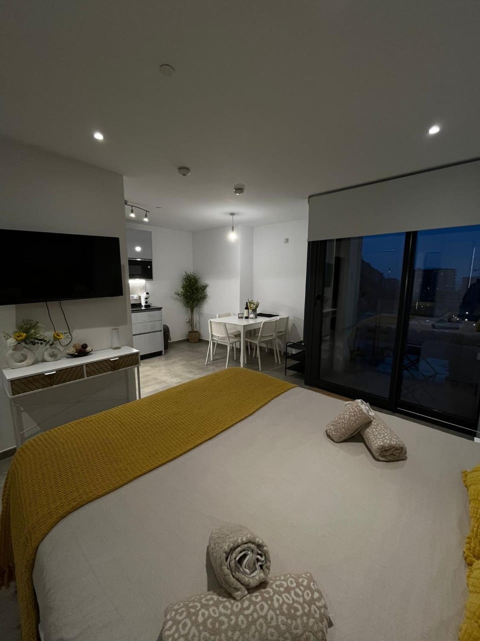 VV - E1 Suites Studio Modern Comfort & Spa Luxury Apartment in Gibraltar