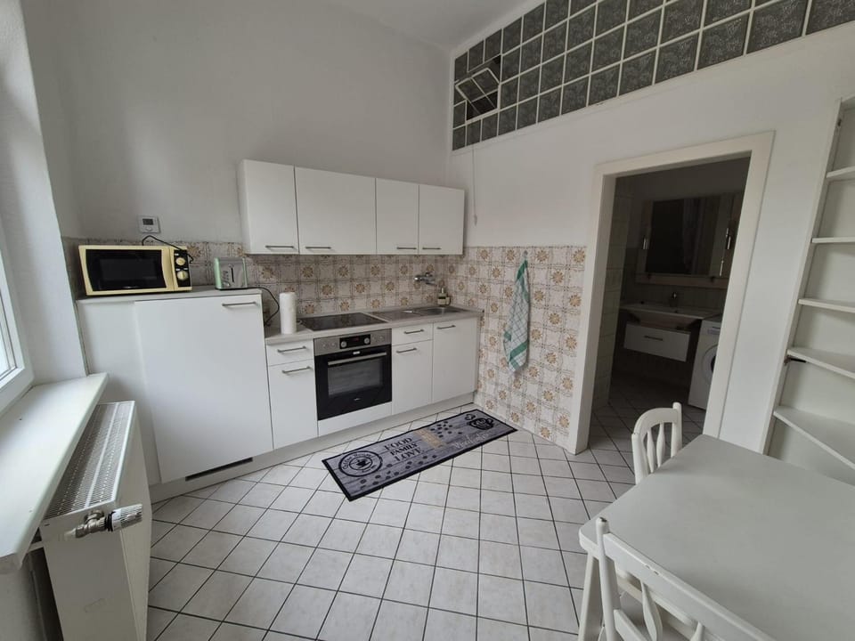 Kitchen or kitchenette, pet friendly, stove, toaster