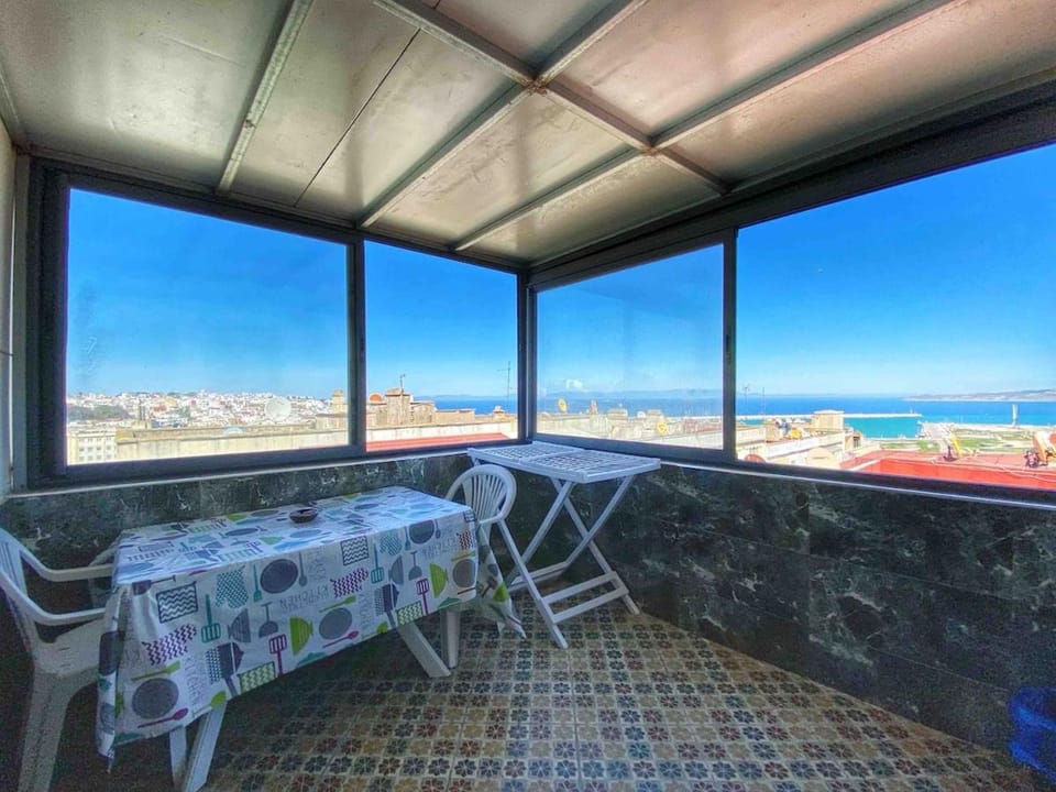 Ocean Vibes Sea View and Fast Wi-Fi Apartment in Tangier