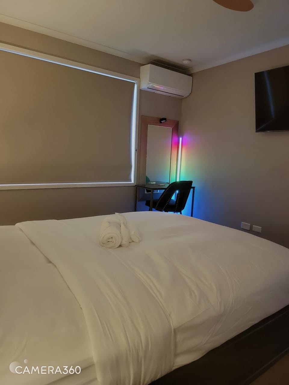 TV and multimedia, Photo of the whole room, Bedroom, towels