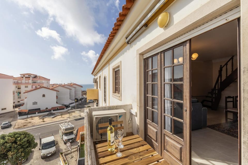 Day, View (from property/room), Balcony/Terrace, Street view