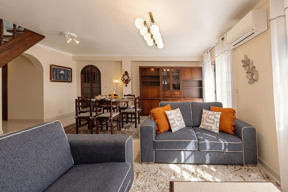 Living room, Seating area, Dining area, air conditioner