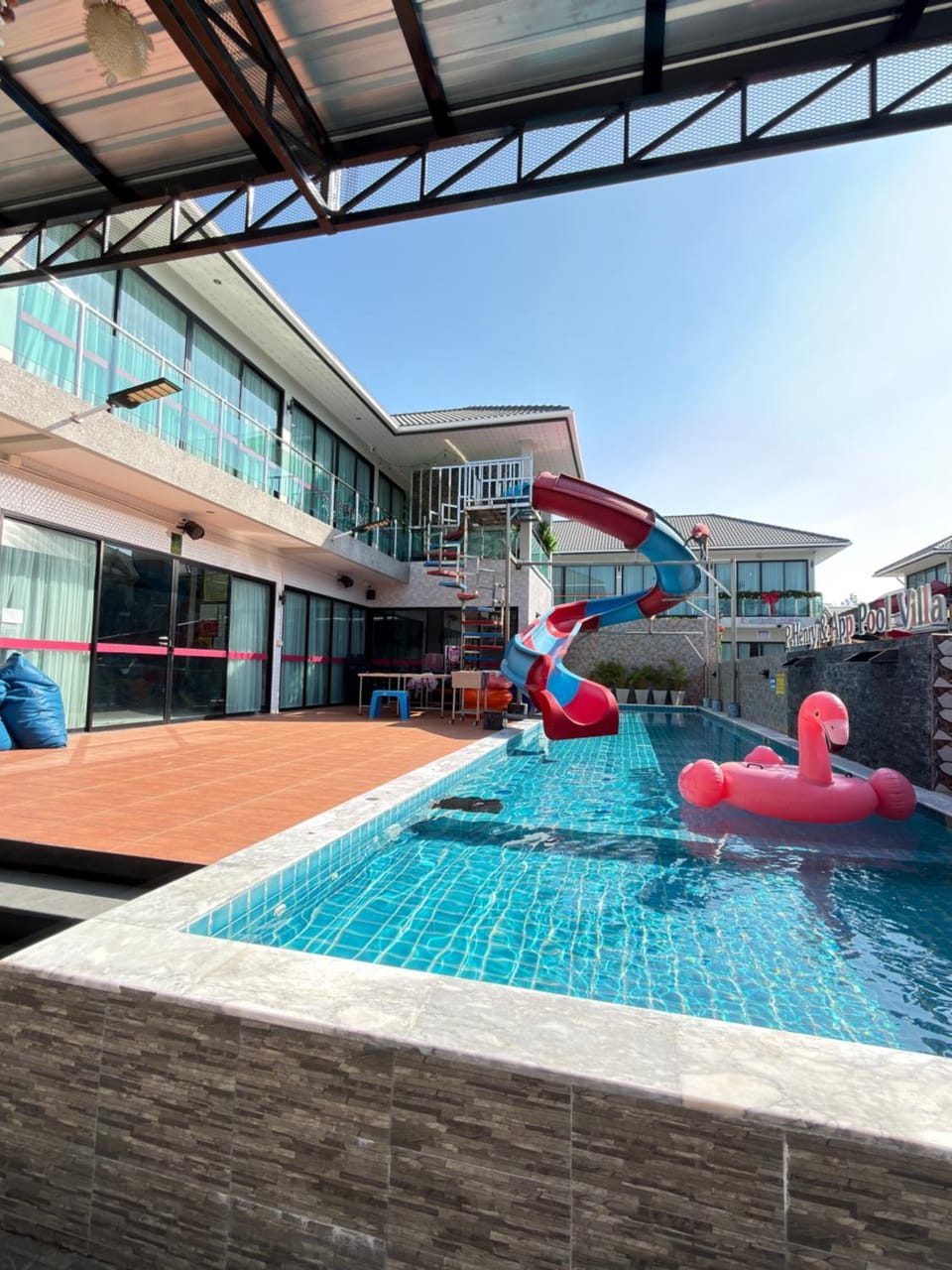Communal lounge/ TV room, Day, Evening entertainment, Pool view, Swimming pool