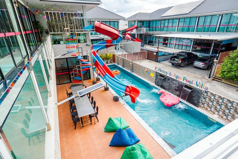 Day, Evening entertainment, Pool view, Swimming pool, sunbed