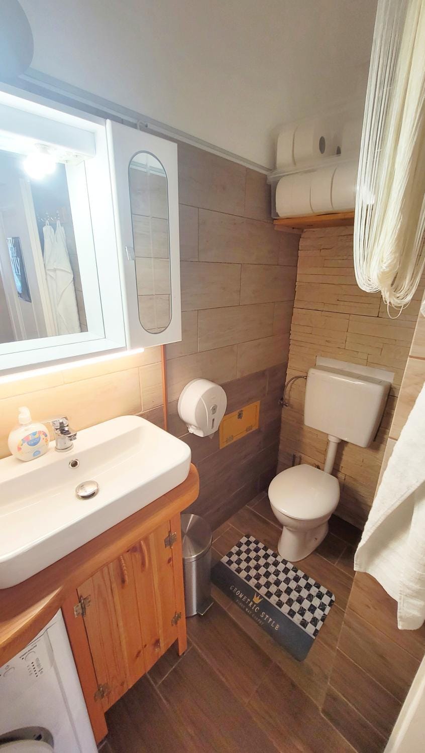 Toilet, Bathroom