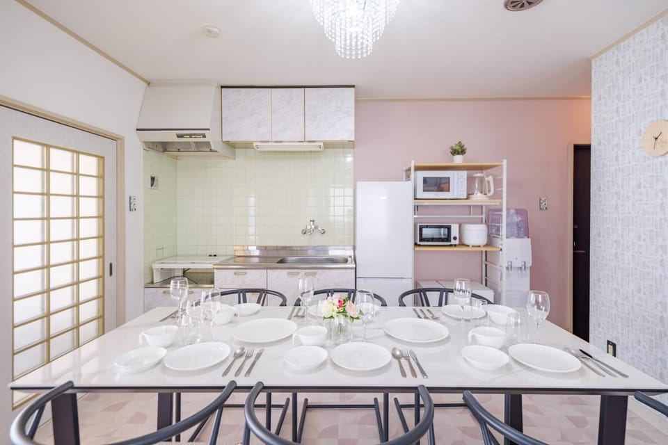 Kitchen or kitchenette, Dining area, stove, toaster