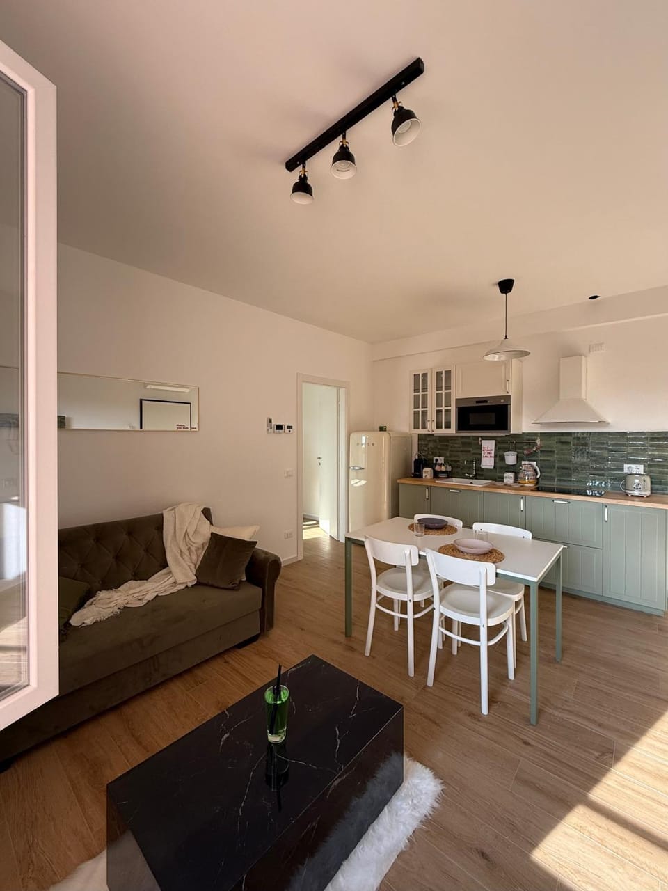 Kitchen or kitchenette, Living room, Dining area