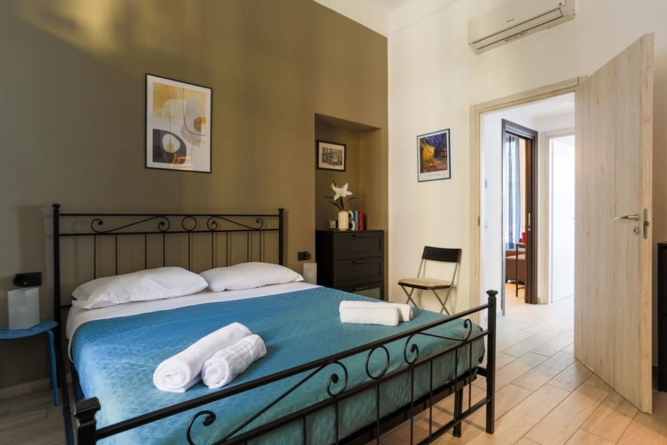 Bed, Photo of the whole room, Bedroom, air conditioner