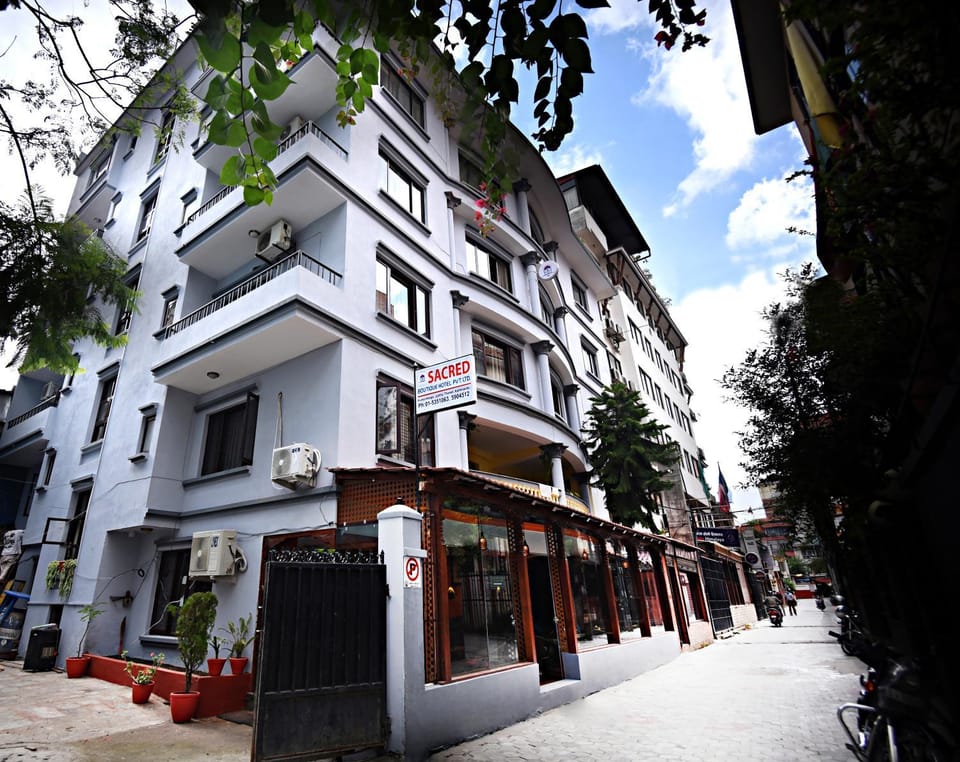 Property building, Facade/entrance