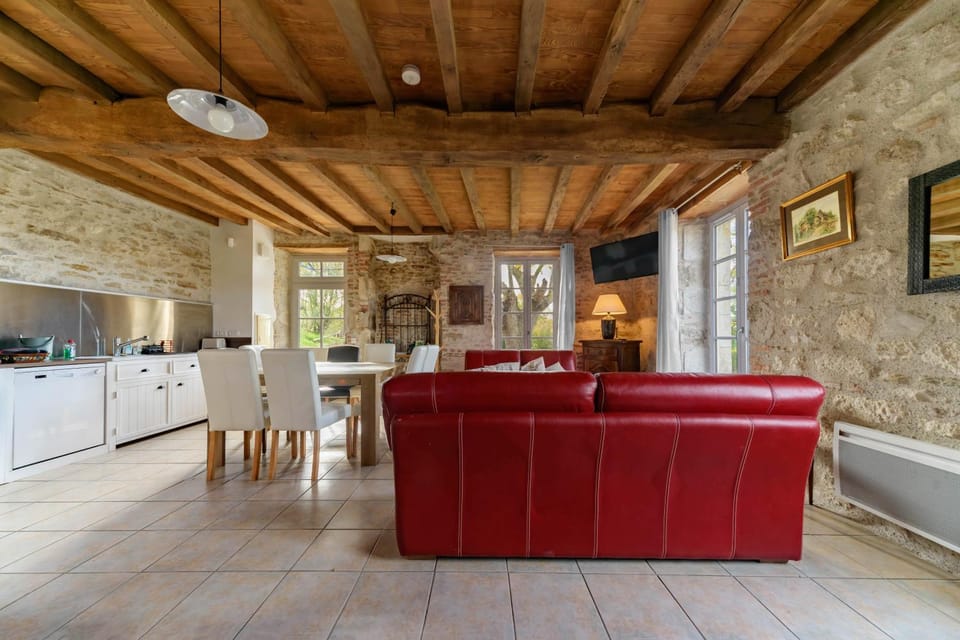 TV and multimedia, Kitchen or kitchenette, Living room, Dining area