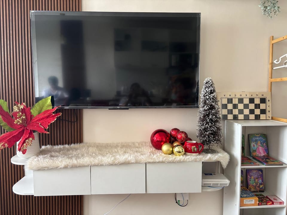 Dainty Den LF508 - Comfy & Chic Home beside Enchanted Kingdom Apartment in Santa Rosa