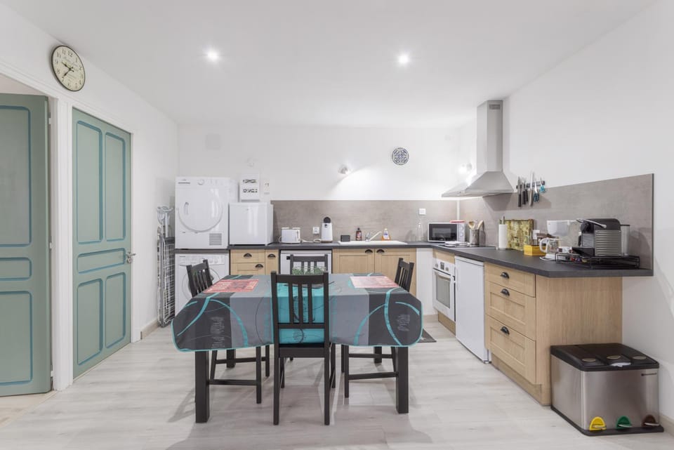 Property building, Kitchen or kitchenette, Living room