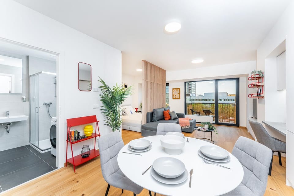 Kitchen or kitchenette, Living room, Seating area, Dining area