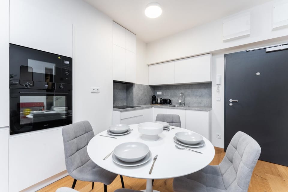 Kitchen or kitchenette, Living room, Seating area, Dining area