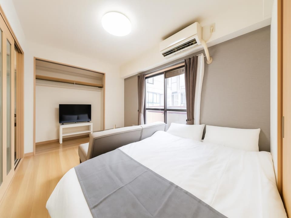 Communal lounge/ TV room, Bed, TV and multimedia, Photo of the whole room, Bedroom, air conditioner
