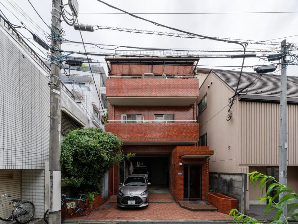 Property building, Day, Neighbourhood, Street view, Location