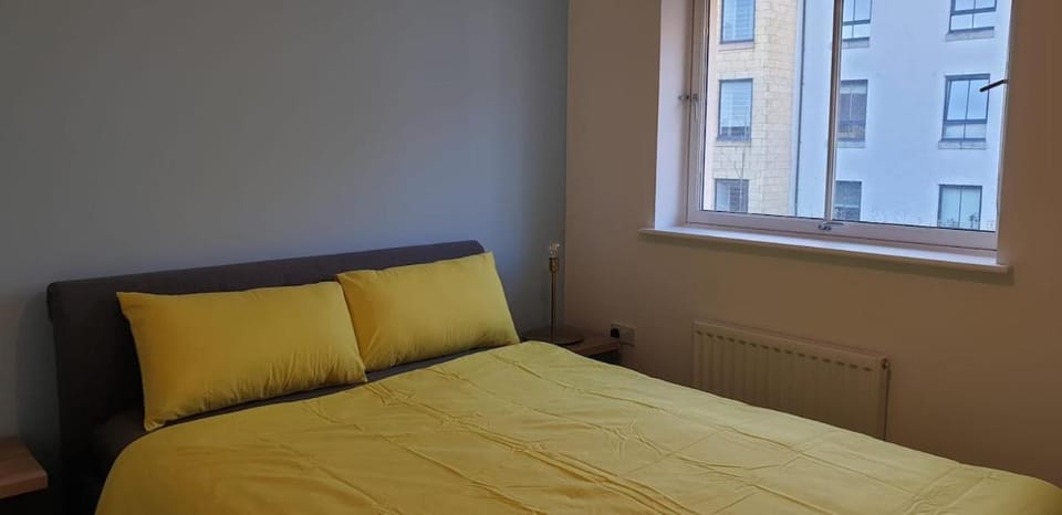 Oatlands Oasis-FREE PARKING-2 Minutes from M74 House in Glasgow