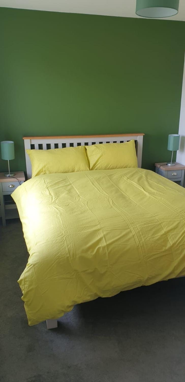 Oatlands Oasis-FREE PARKING-2 Minutes from M74 House in Glasgow