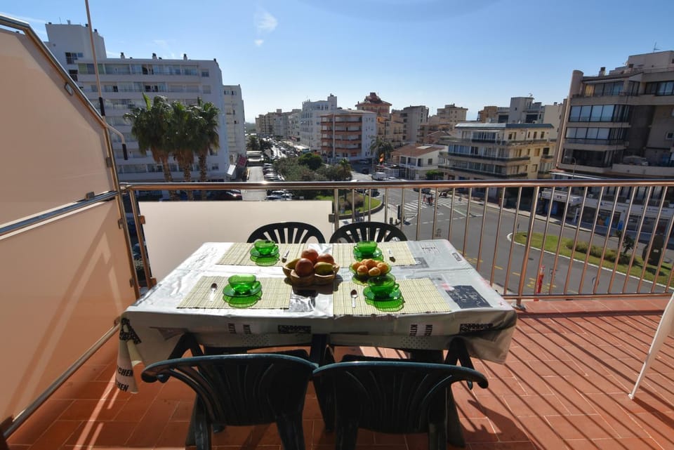 View (from property/room), Balcony/Terrace, City view