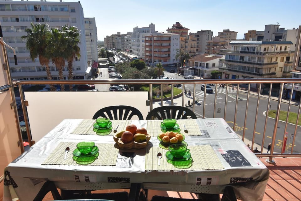 Balcony/Terrace, Street view