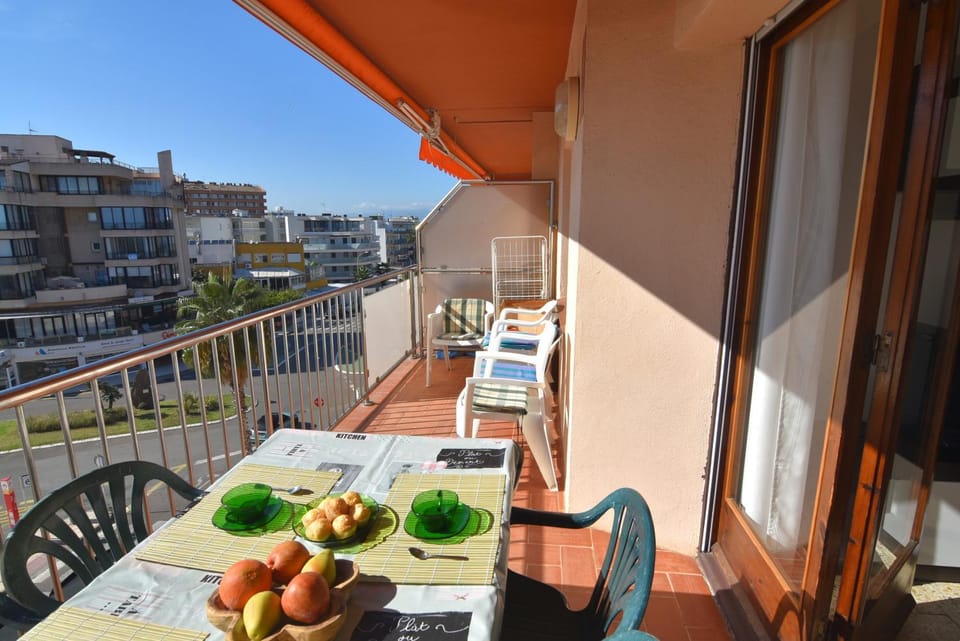 View (from property/room), Balcony/Terrace, Dining area