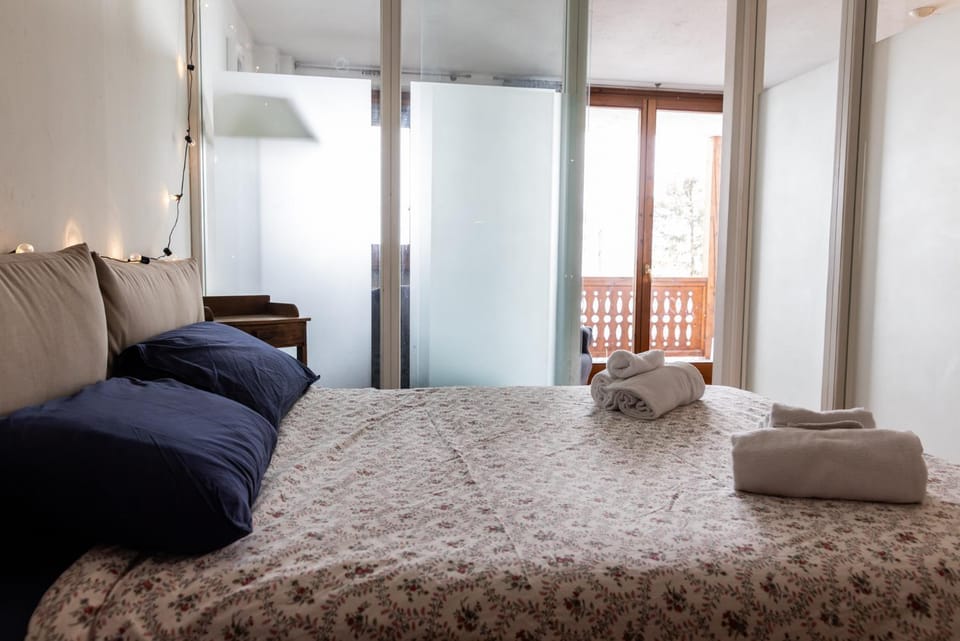 Pila- ski in ski out- appartamento YUMI Apartment in Aosta Valley, Italy