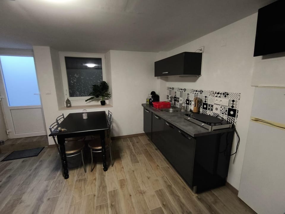 Kitchen or kitchenette, Living room