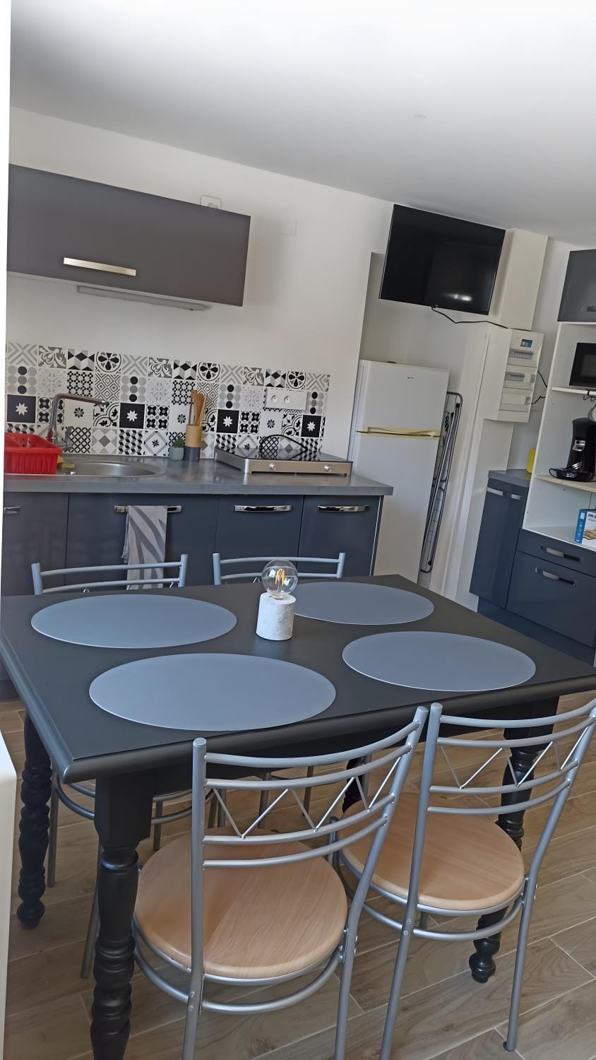 Property building, Kitchen or kitchenette, Living room