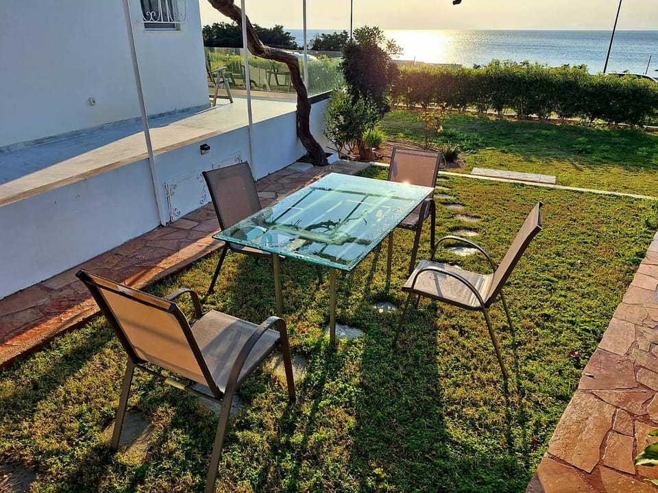 Seating area, Garden view, Sea view