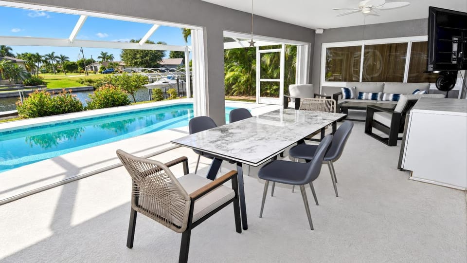 View (from property/room), Other, Dining area, Pool view, Breakfast