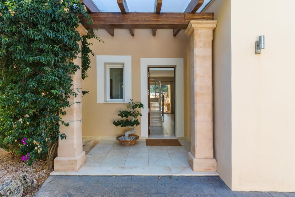 Property building, Facade/entrance, Off site