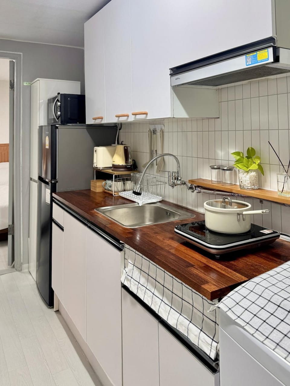Kitchen or kitchenette, stove