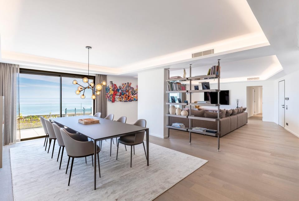 Communal lounge/ TV room, Natural landscape, TV and multimedia, Living room, Seating area, Dining area, Sea view
