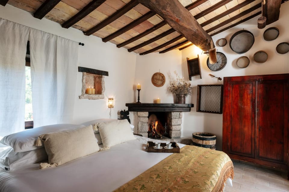 Bed, Photo of the whole room, Bedroom, fireplace
