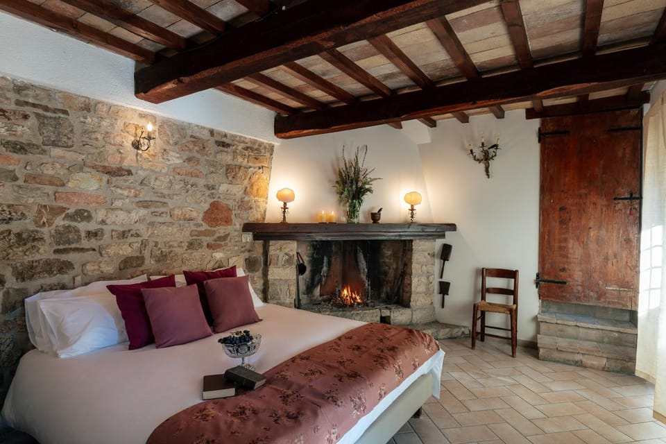 Bed, Photo of the whole room, Bedroom, fireplace