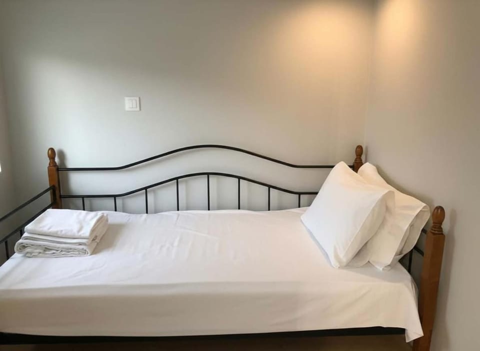 Heritage Retreat by Acropolis & Museum Apartment in Athens