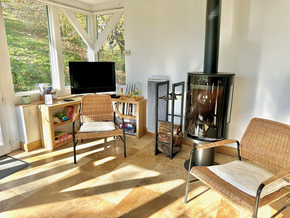 Living room, fireplace