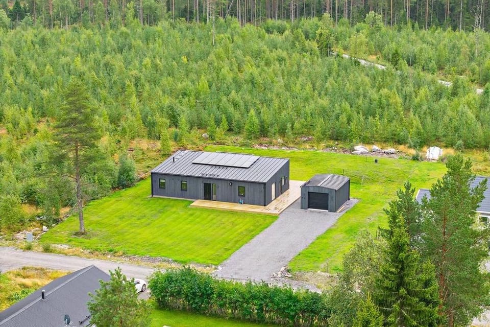Newly Built House with Free Parking in Scenic Nature Villa in Sweden