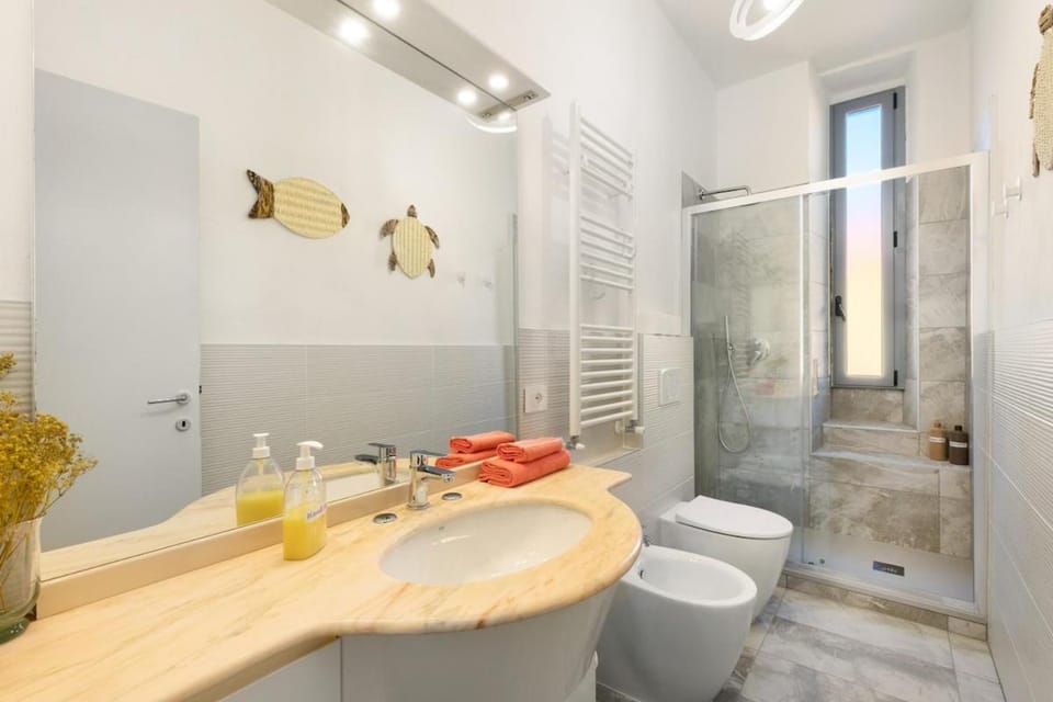 A stone's throw from Milano Centrale - balcony - AC Apartment in Milan