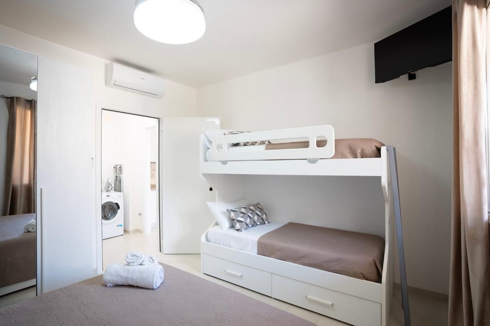Photo of the whole room, Bedroom, bunk bed