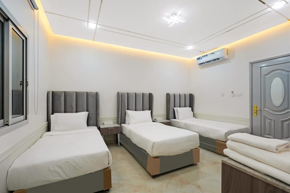 Bed, Living room, Bedroom, air conditioner