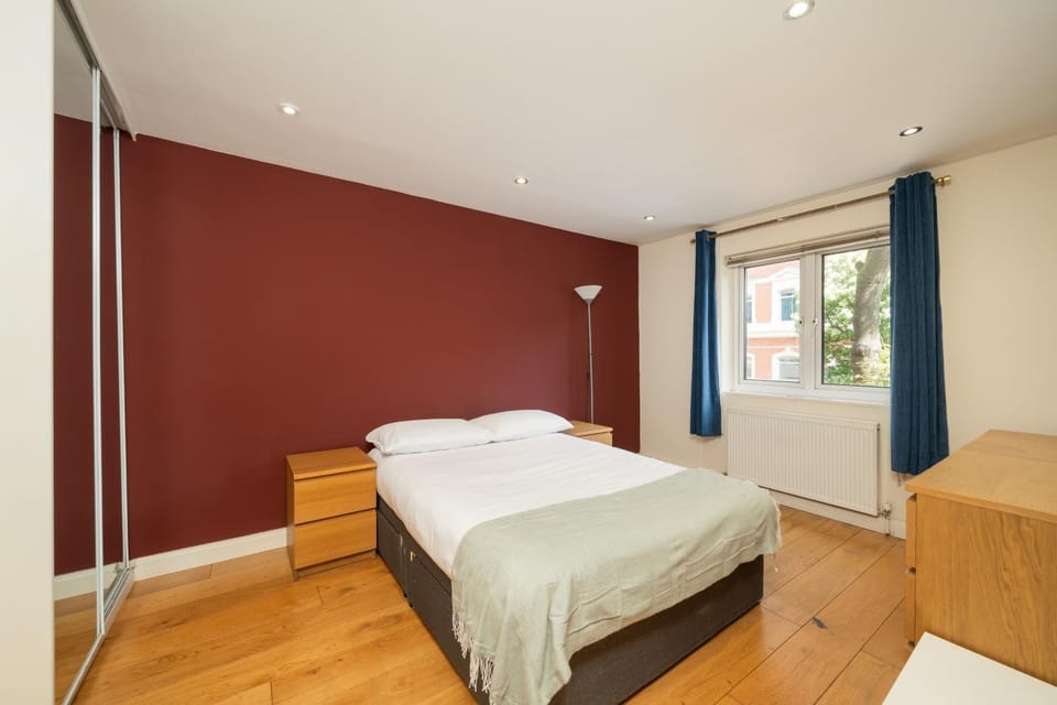 Bedroom, wardrobe