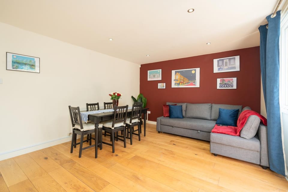 Communal lounge/ TV room, Dining area