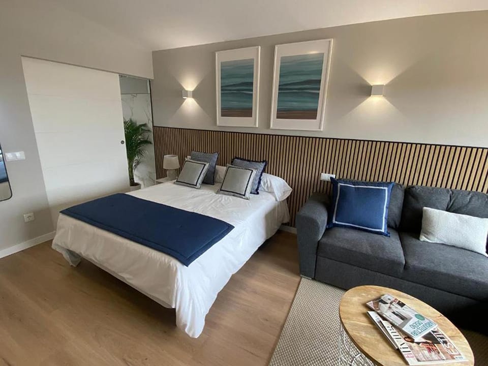 Restaurant/places to eat, Spring, Bed, Activities, Winter, Summer, Billiard, Children play ground, Darts, Game Room, Hot Tub, Balcony/Terrace, Living room, Photo of the whole room, Seating area, Beach, Hiking, Bedroom, Autumn, Sea view, Swimming pool, Breakfast, children, children, young children, young children, older children, older children, group of guests, group of guests, Family, Family, Parking, heating, internet, internet, pet friendly, pet friendly, laundry, air conditioner