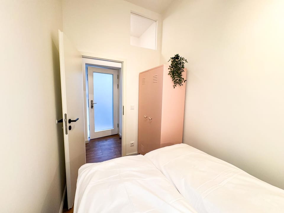 Bed, Photo of the whole room, Bedroom, wardrobe