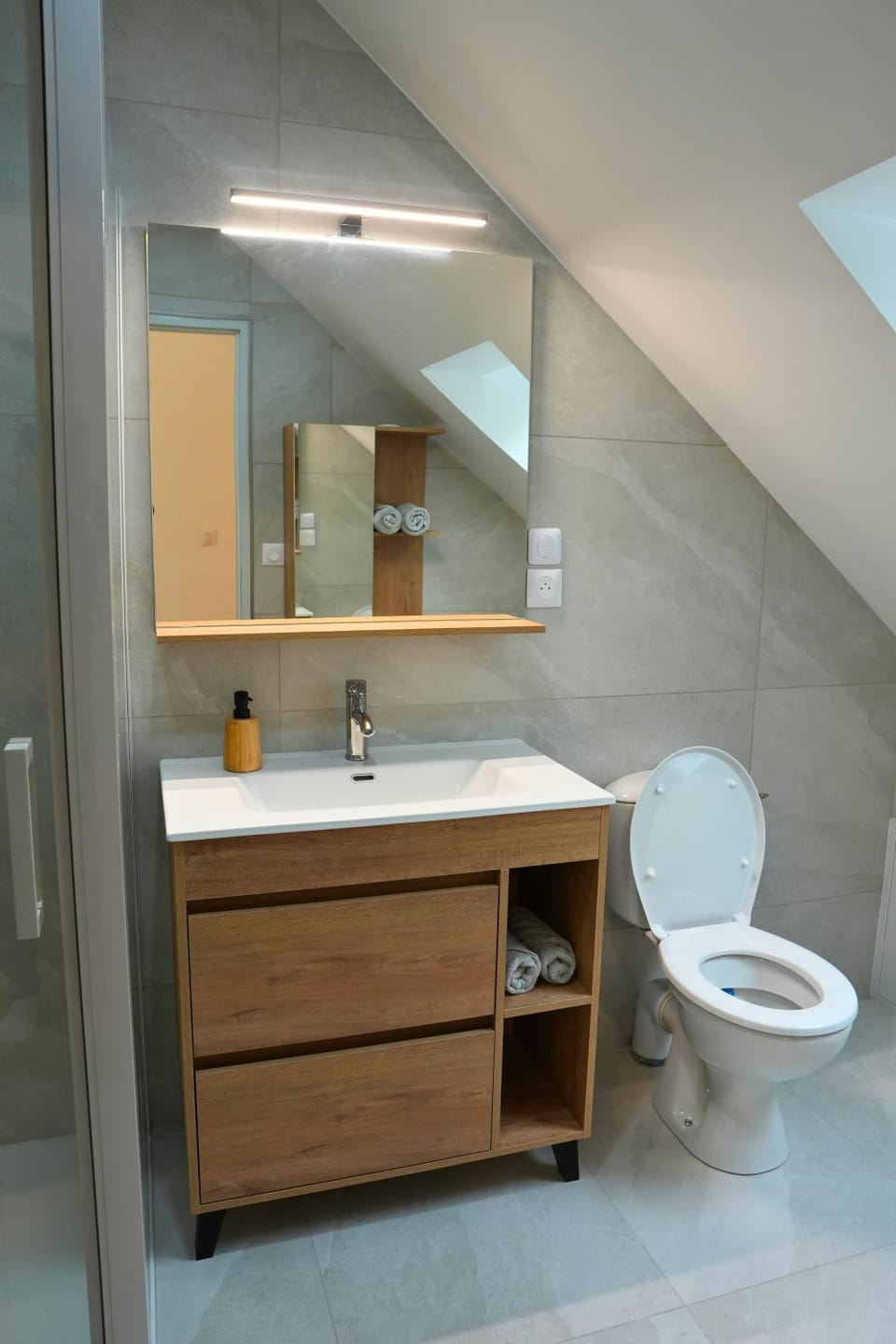 Shower, Toilet, Bathroom
