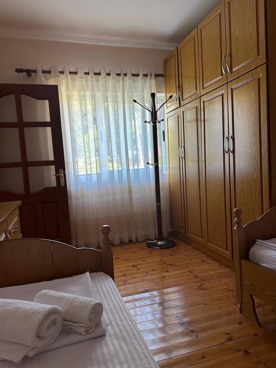 Bedroom, towels