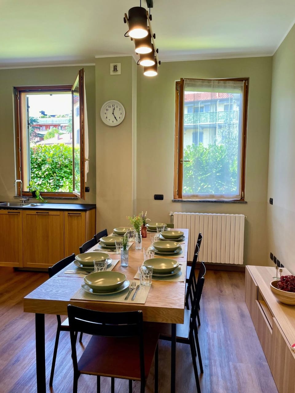 Living room, Seating area, Dining area