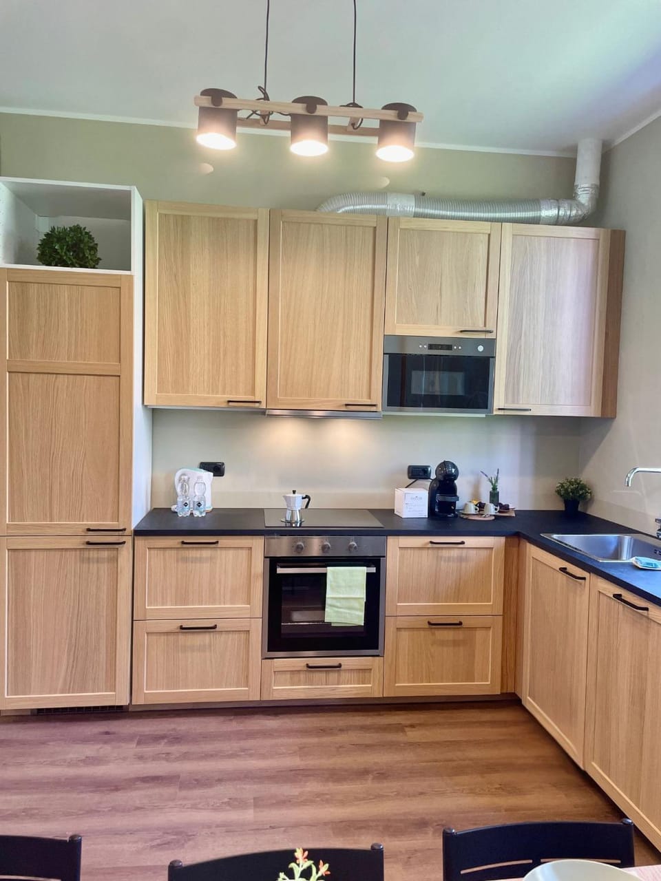 Coffee/tea facilities, Kitchen or kitchenette, dishwasher, stove